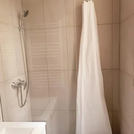Apartment Cozy 32 M Near Montmartre